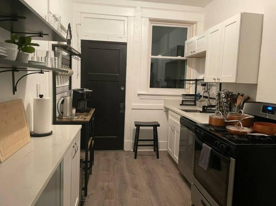 Lovely 2Br W Office Space - King Bed & Alexa Appartement Pittsburgh Buitenkant foto