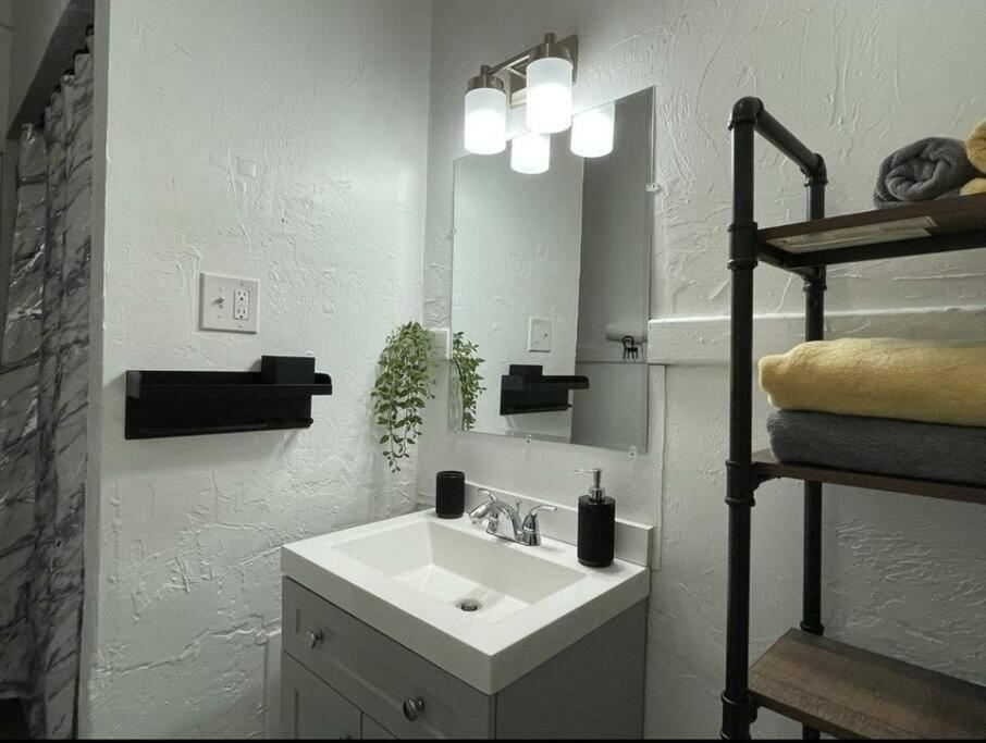 Lovely 2Br W Office Space - King Bed & Alexa Appartement Pittsburgh Buitenkant foto